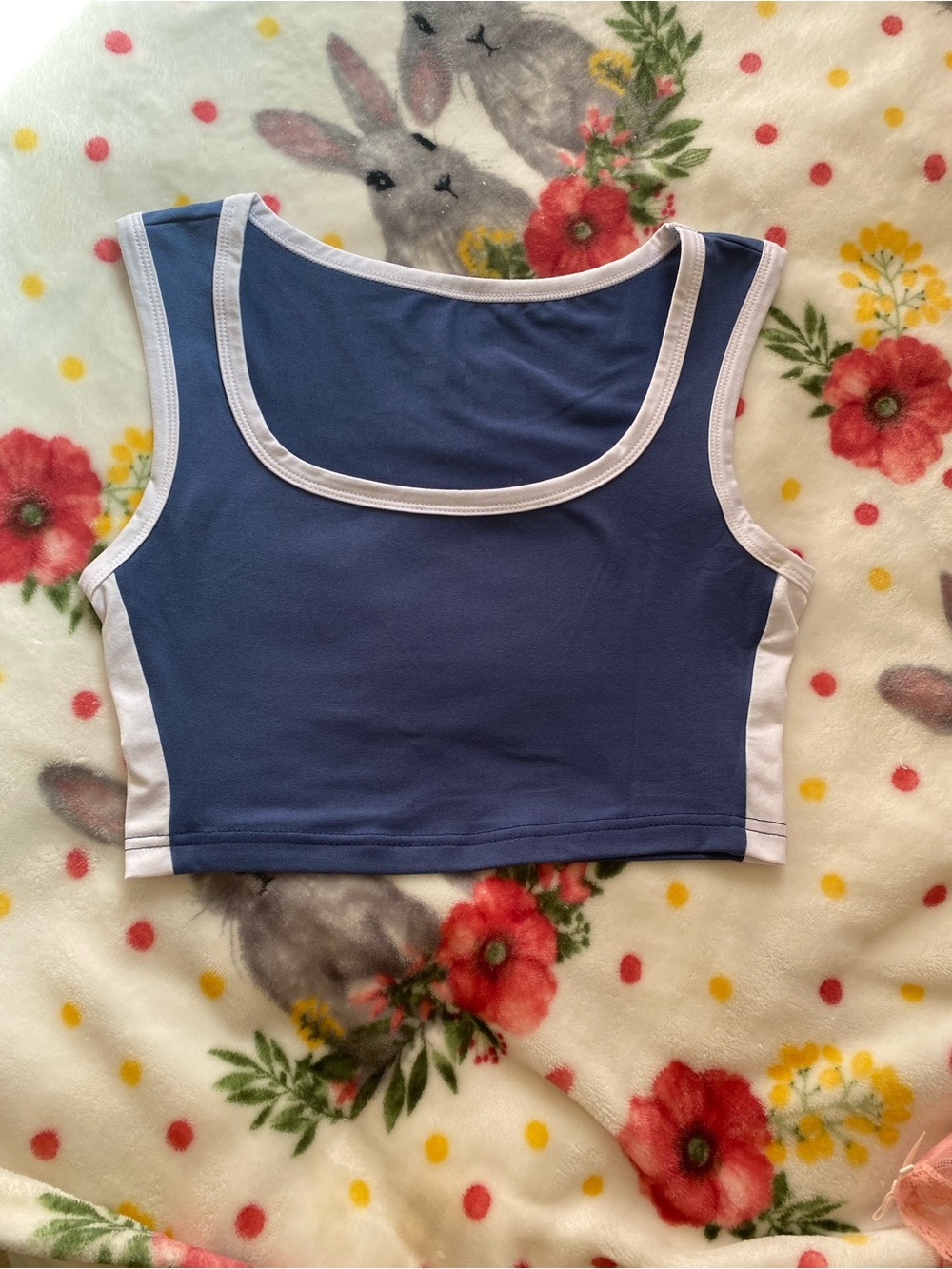 Woman’s cropped tank